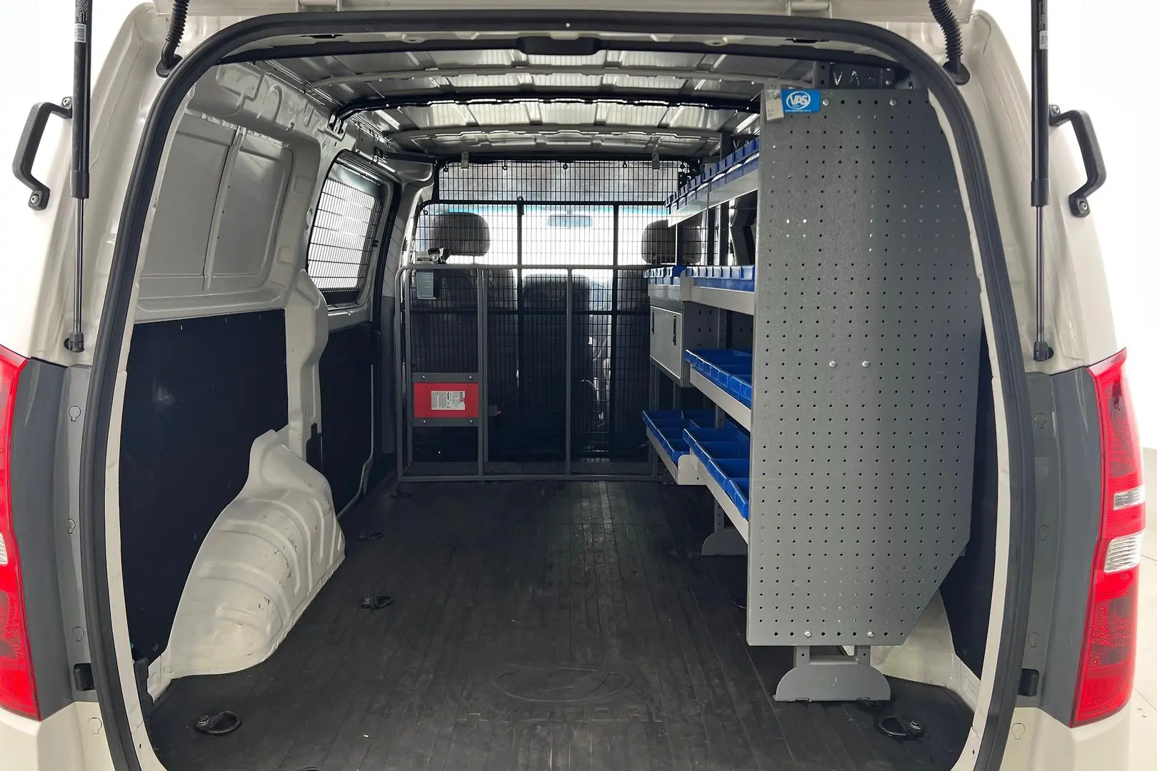 2018 Hyundai iLoad Gallery Image 19