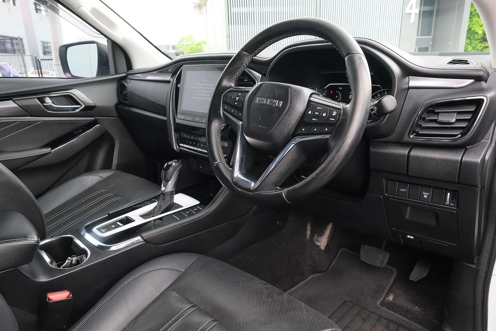 2021 Isuzu MU-X Gallery Image 7