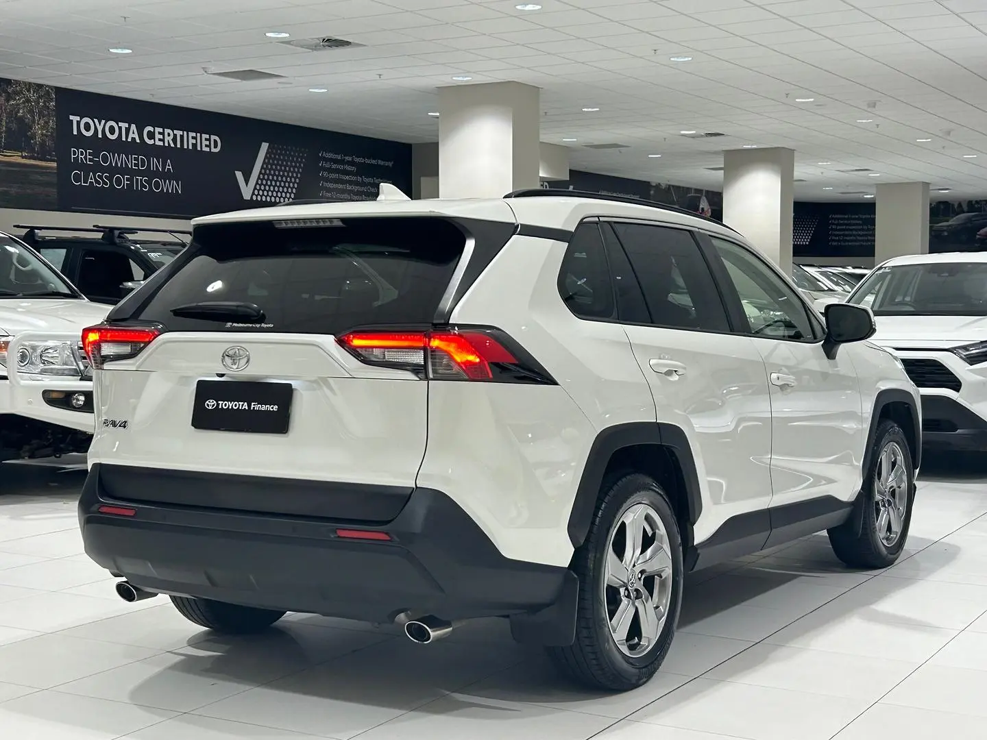 2019 Toyota RAV4 Gallery Image 10