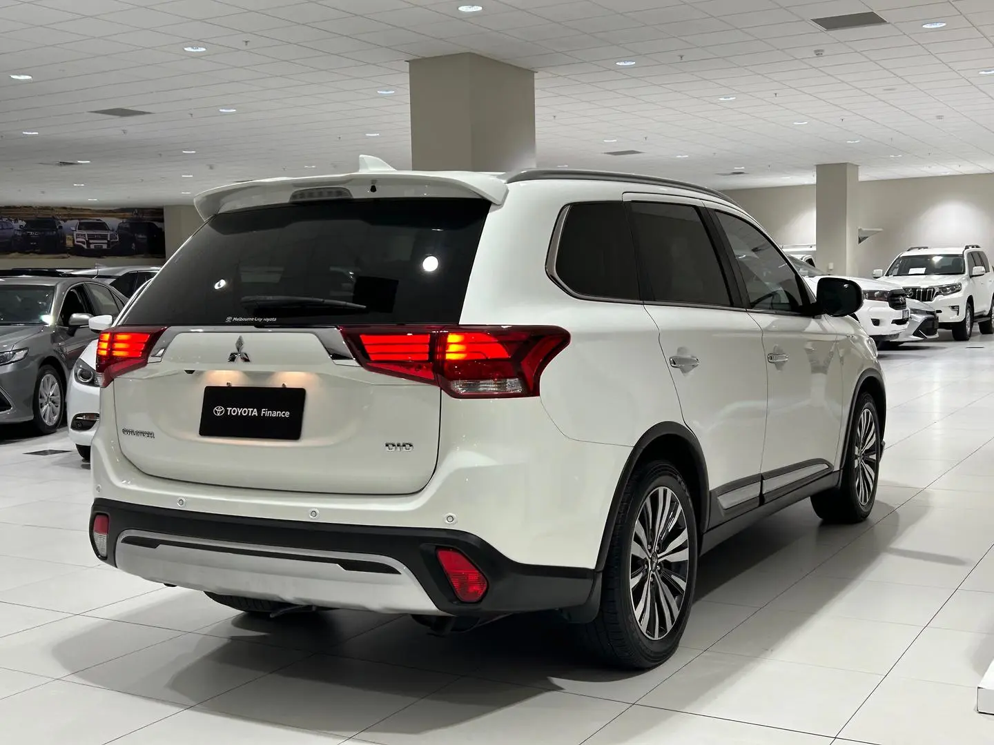 2021 Mitsubishi Outlander Gallery Image 10