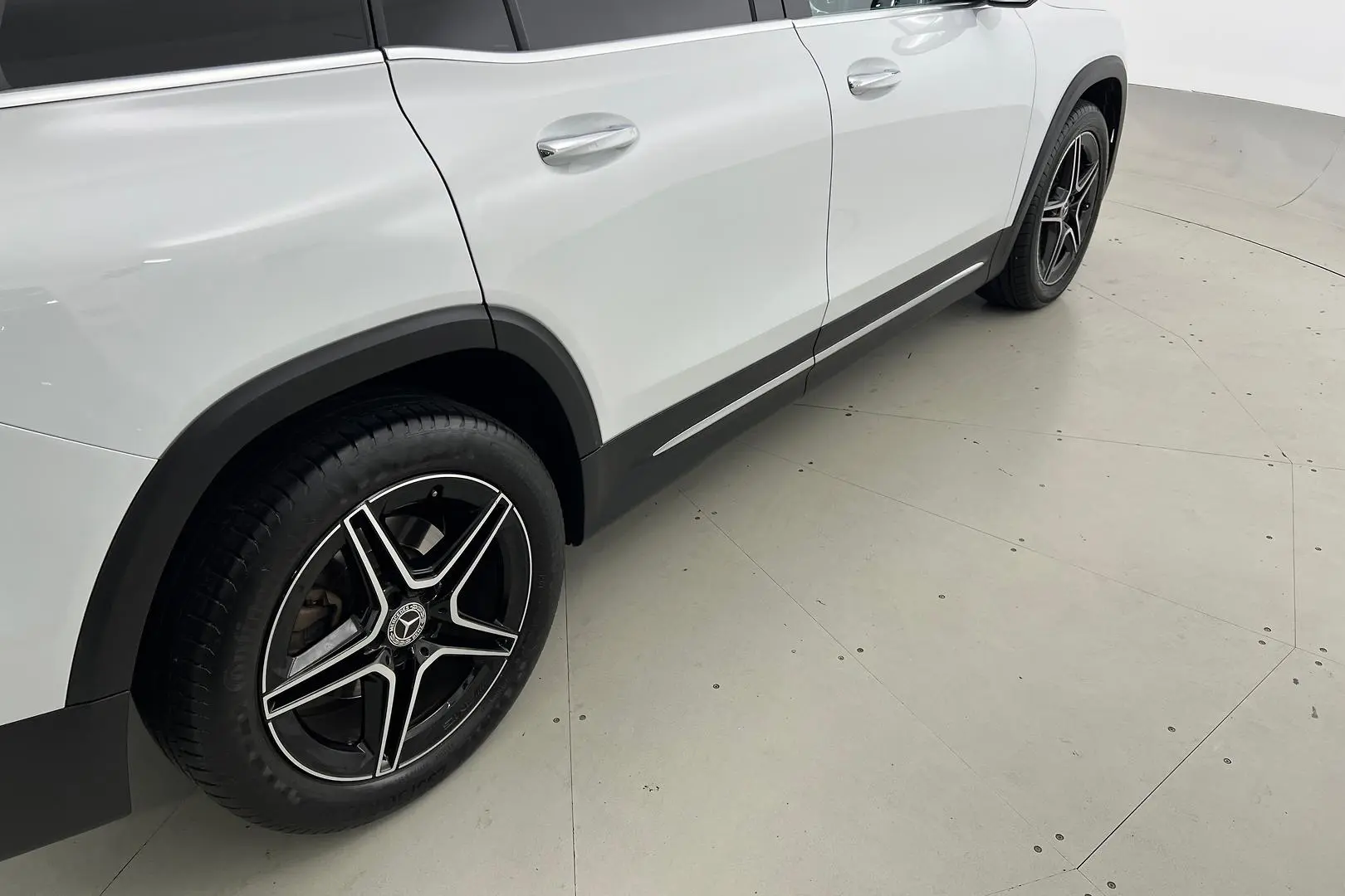 2021 Mercedes-Benz GLB-Class Gallery Image 11