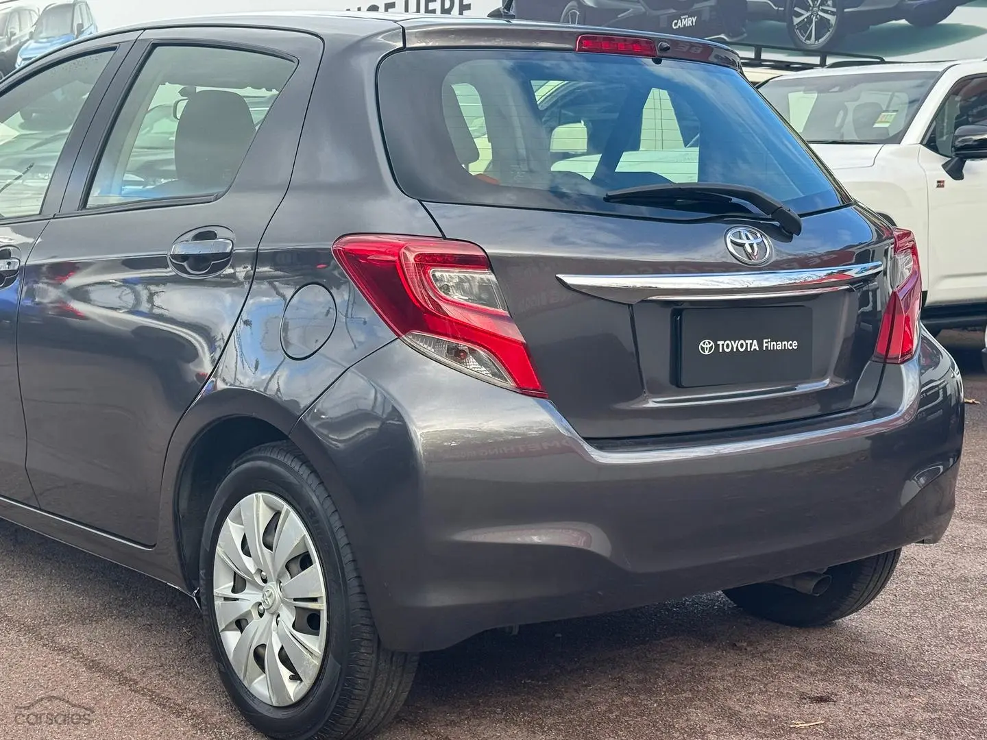 2015 Toyota Yaris Image 8