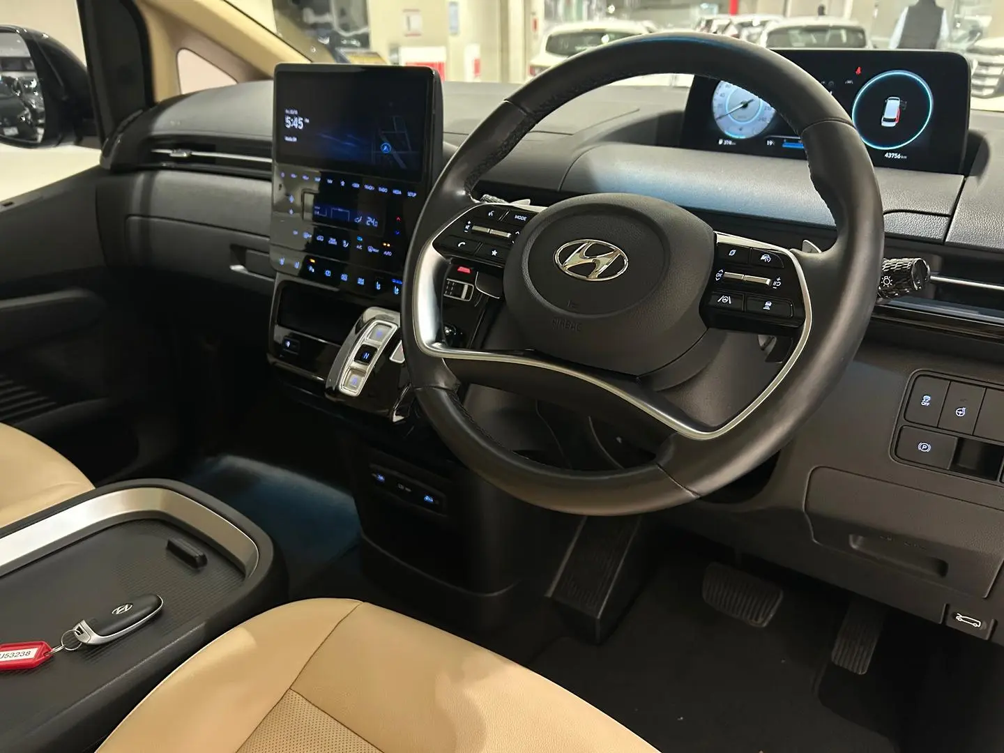 2021 Hyundai STARIA Gallery Image 11