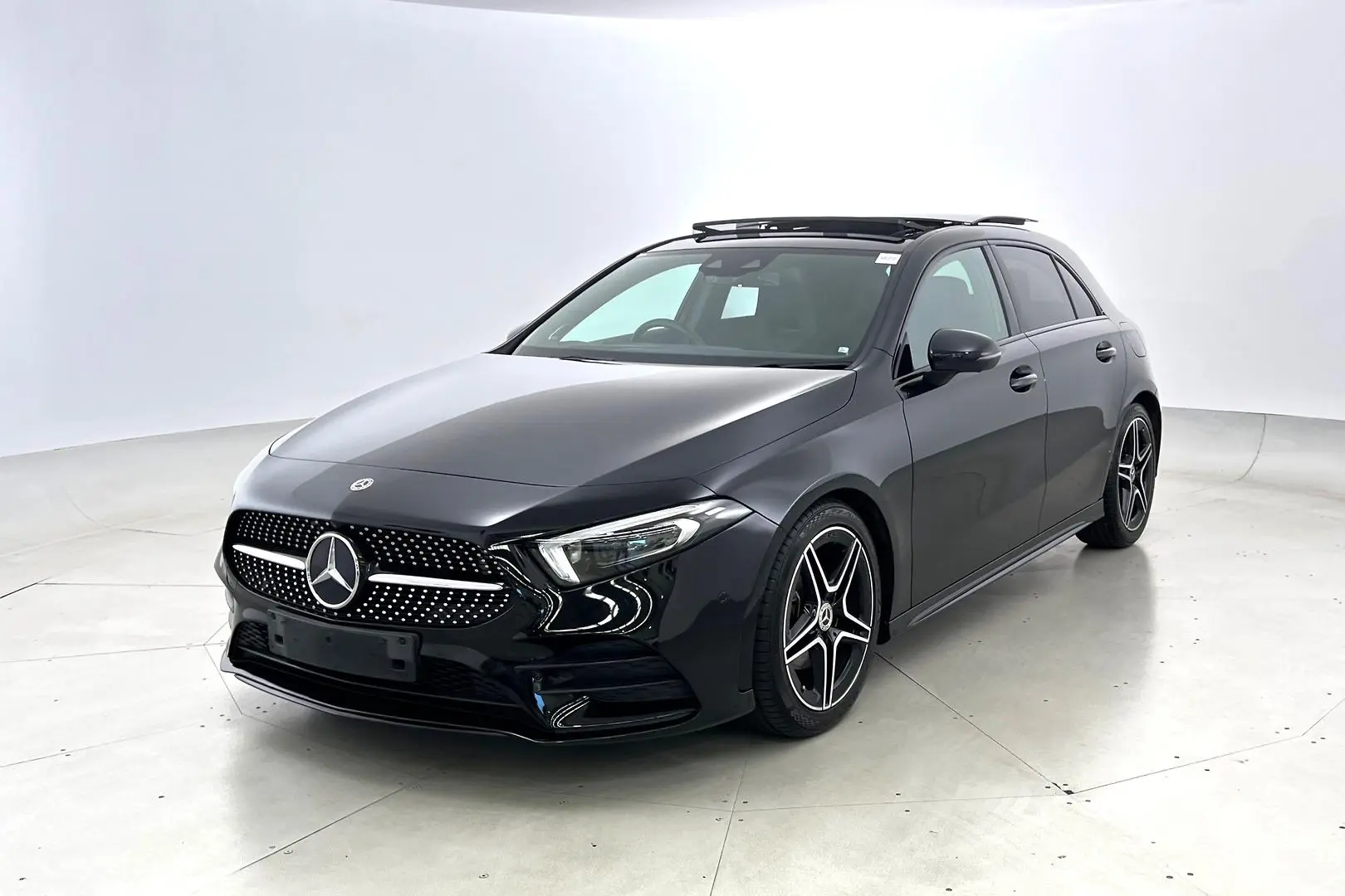 2018 Mercedes-Benz A-Class Gallery Image 9