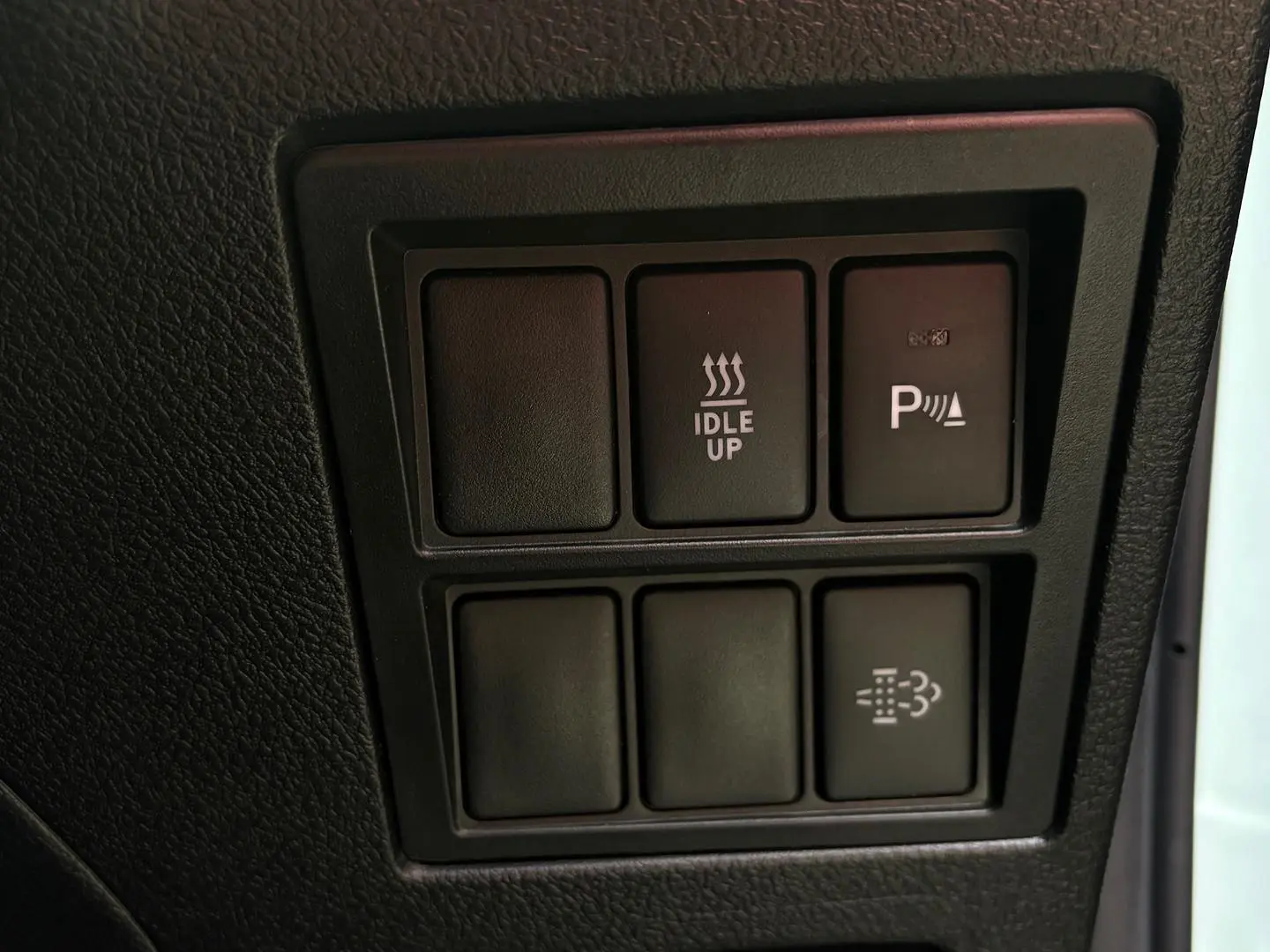 2020 Toyota Hilux Gallery Image 22