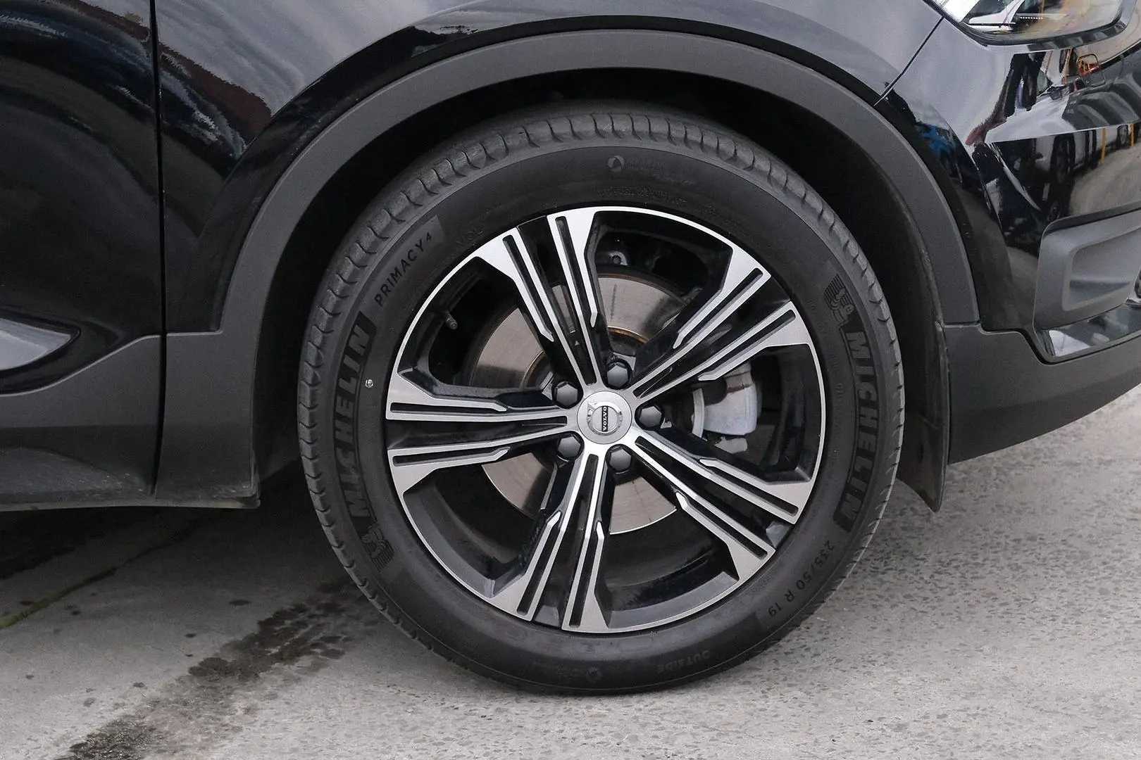 2021 Volvo XC40 Gallery Image 6