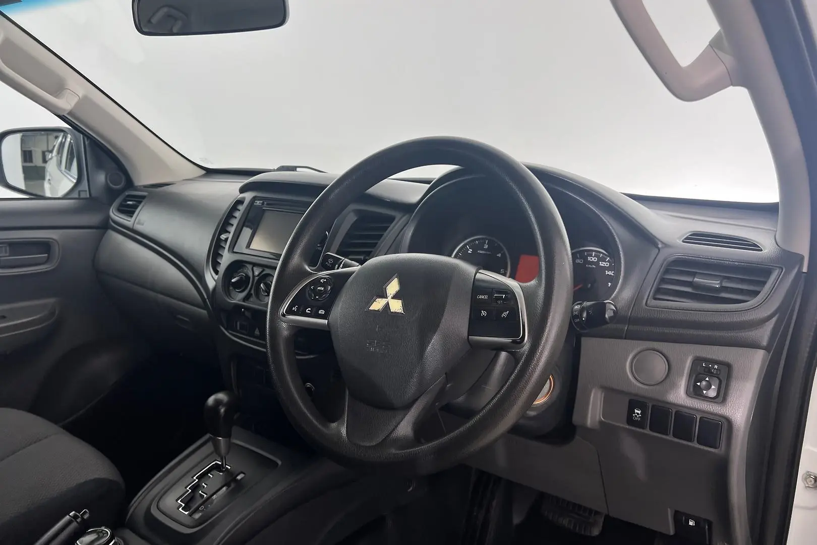 2017 Mitsubishi Triton Gallery Image 13