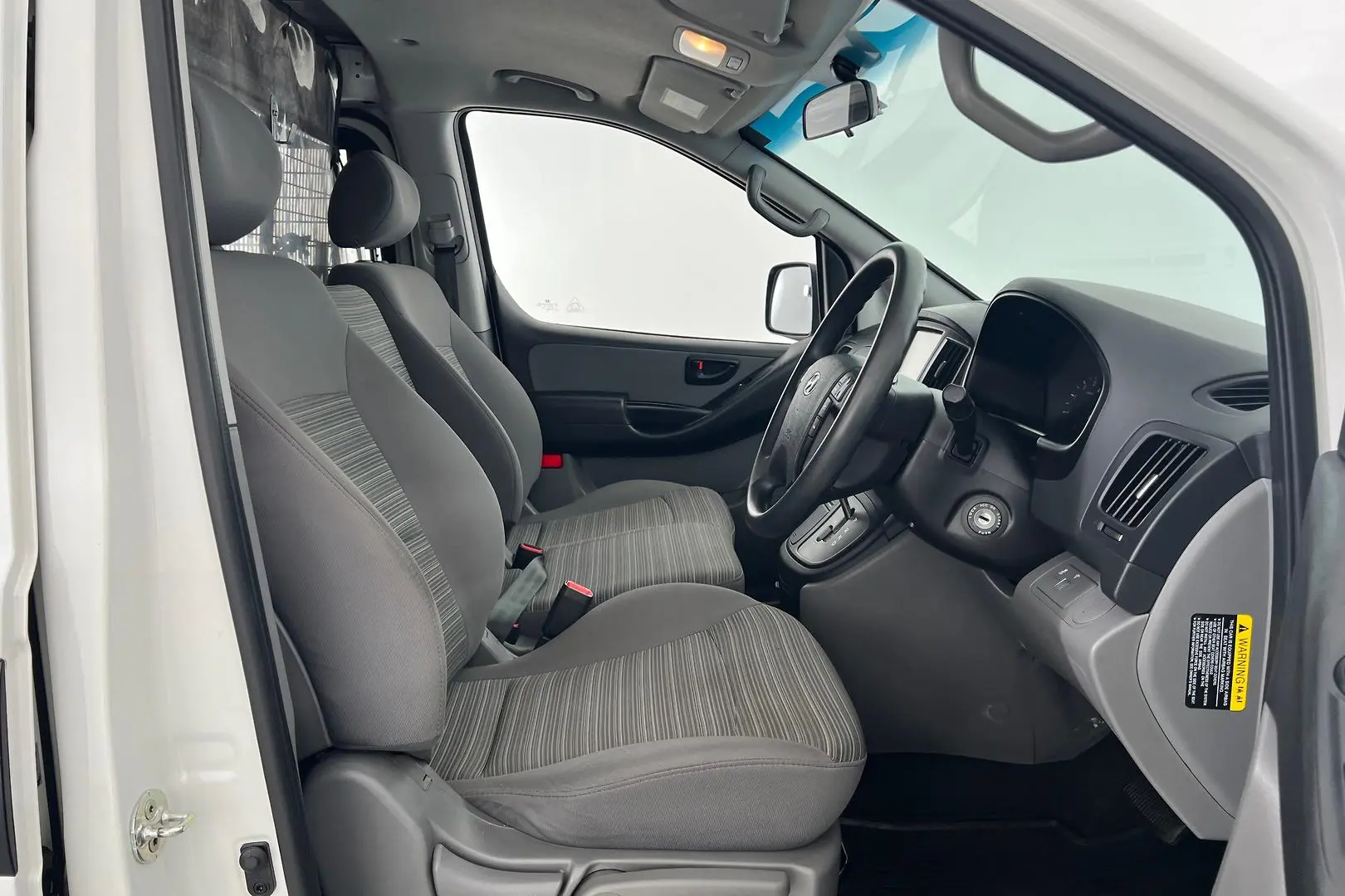 2018 Hyundai iLoad Gallery Image 11