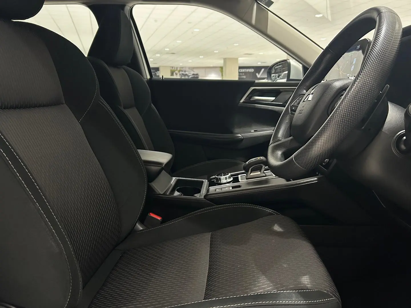 2022 Mitsubishi Outlander Gallery Image 12