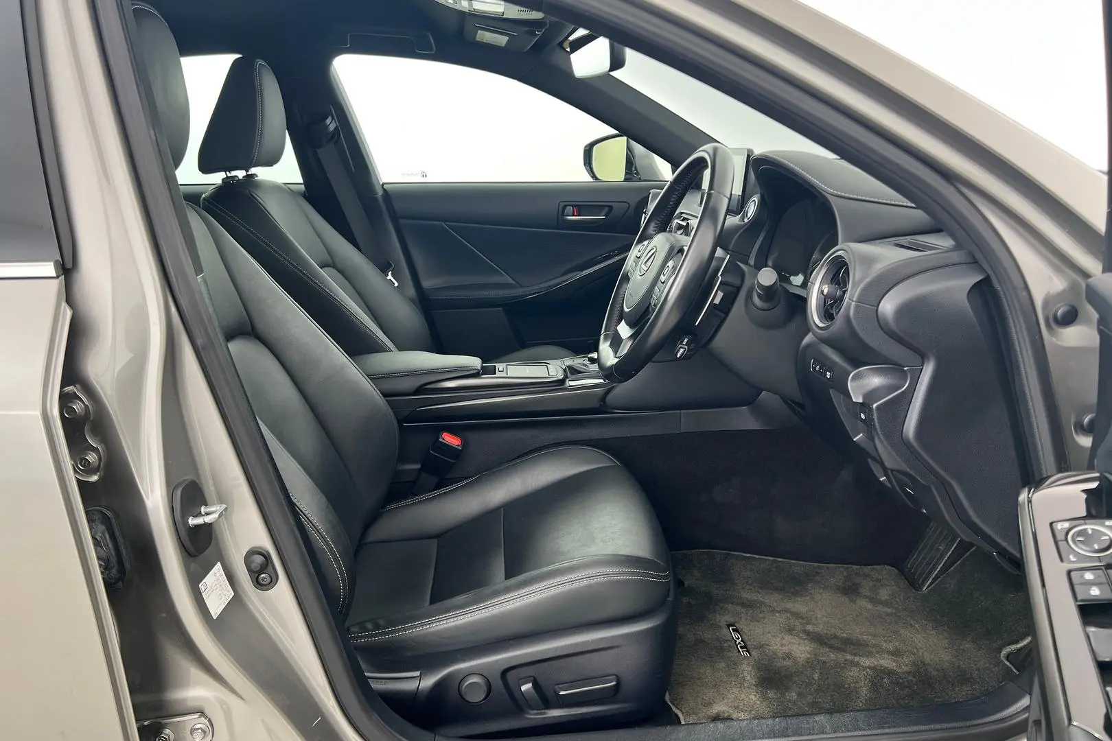 2020 Lexus IS Gallery Image 12