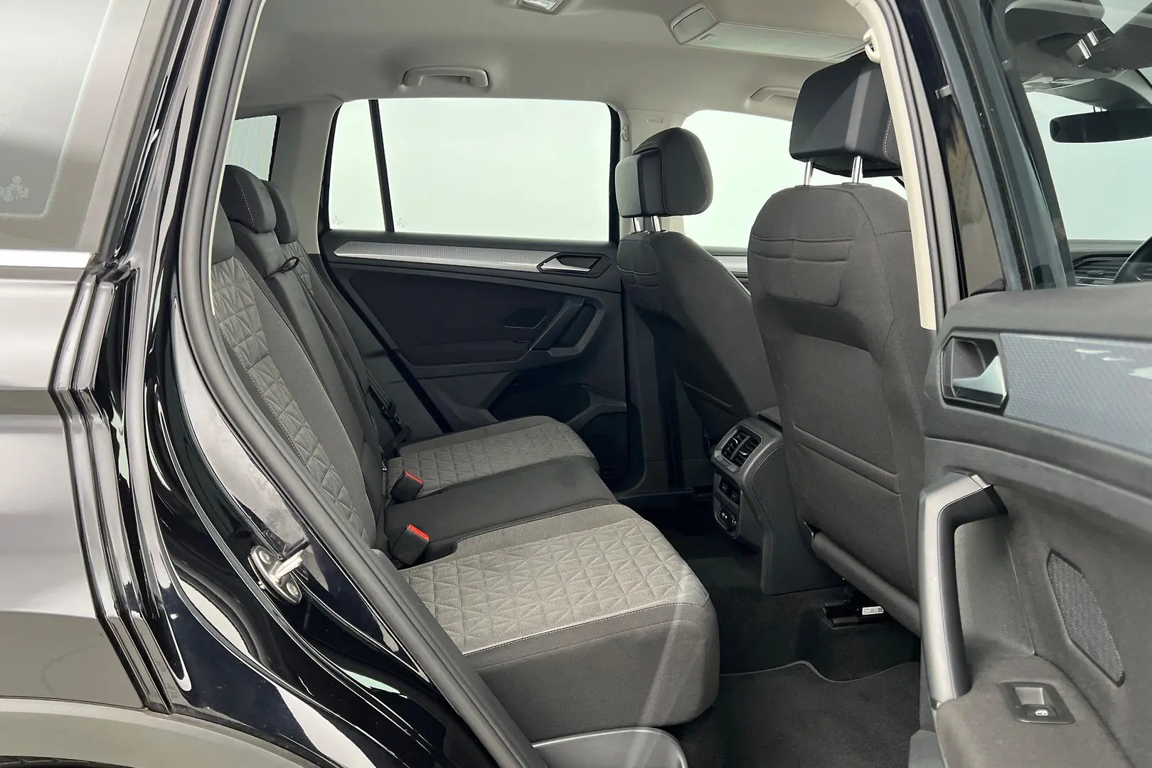 2021 Volkswagen Tiguan Gallery Image 19