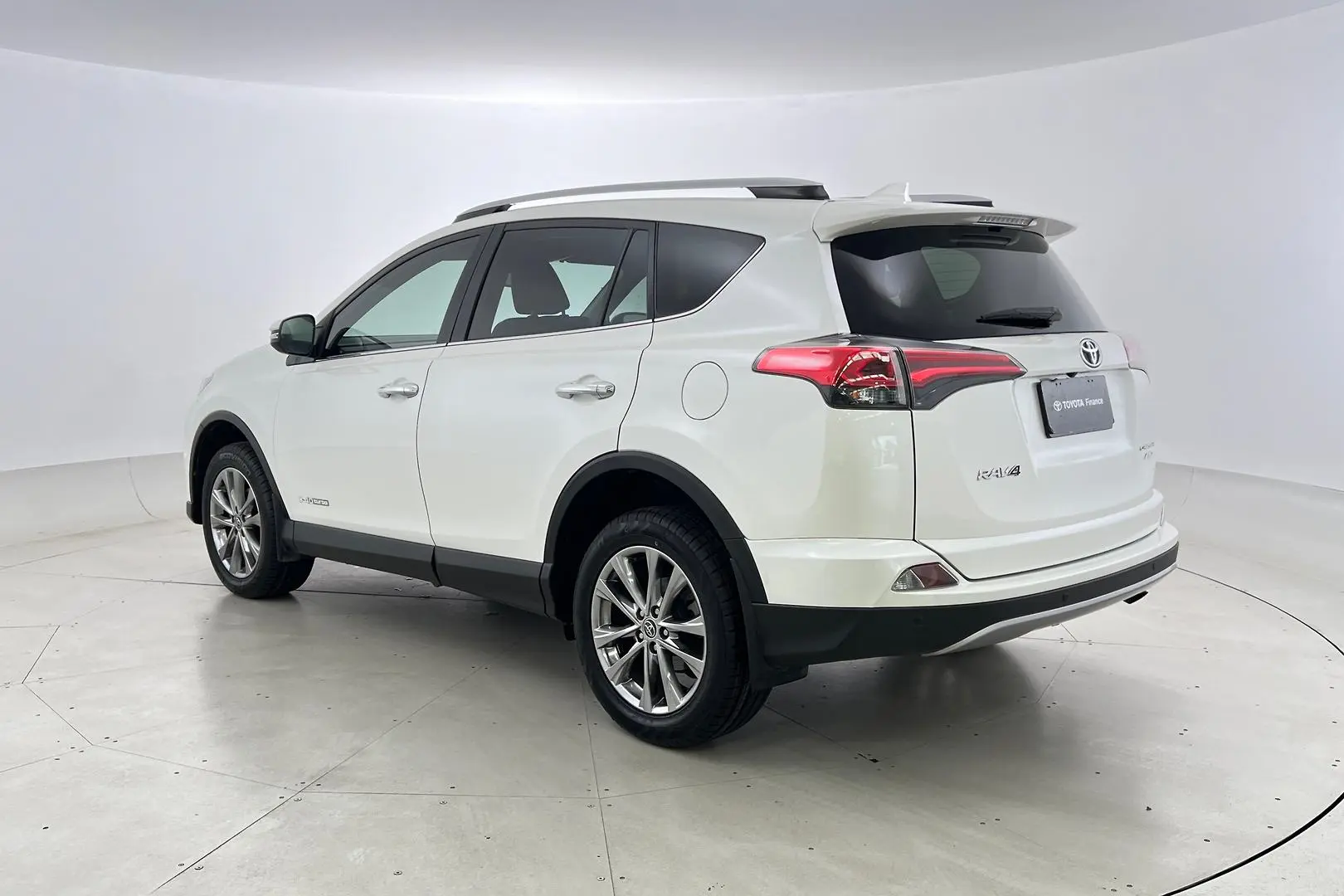 2017 Toyota Rav4 Gallery Image 2