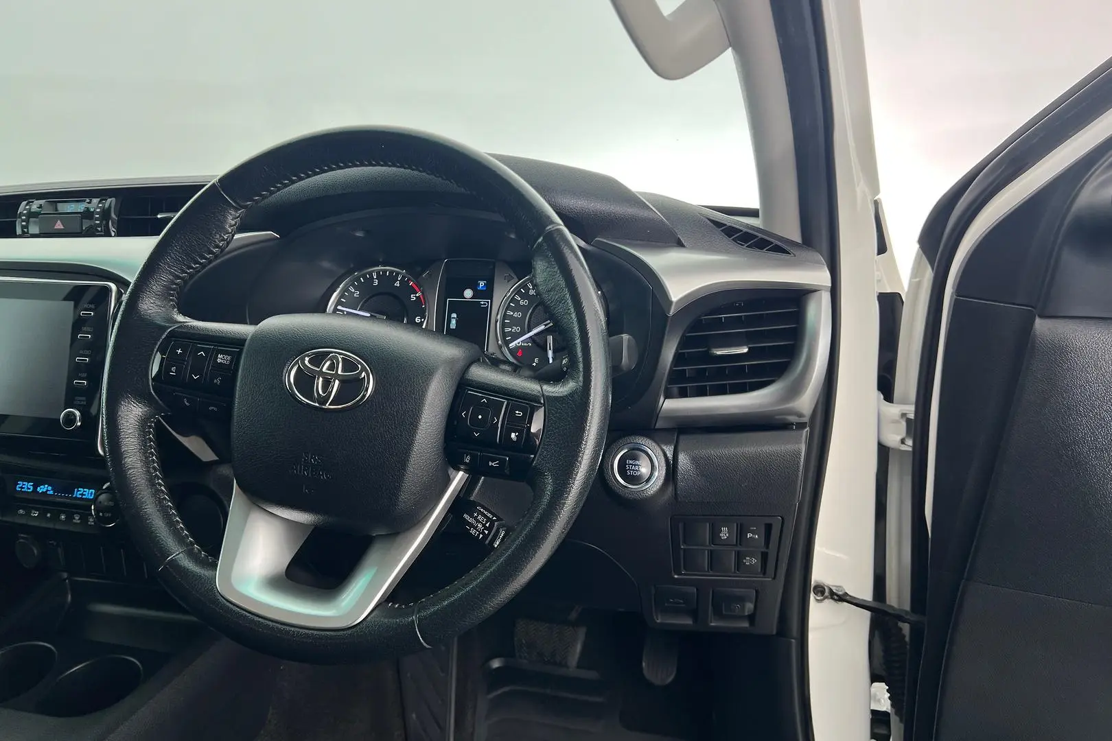 2022 Toyota Hilux Gallery Image 17