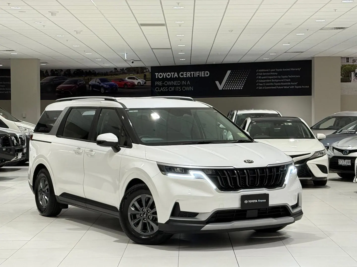 2021 Kia Carnival Gallery Image 1