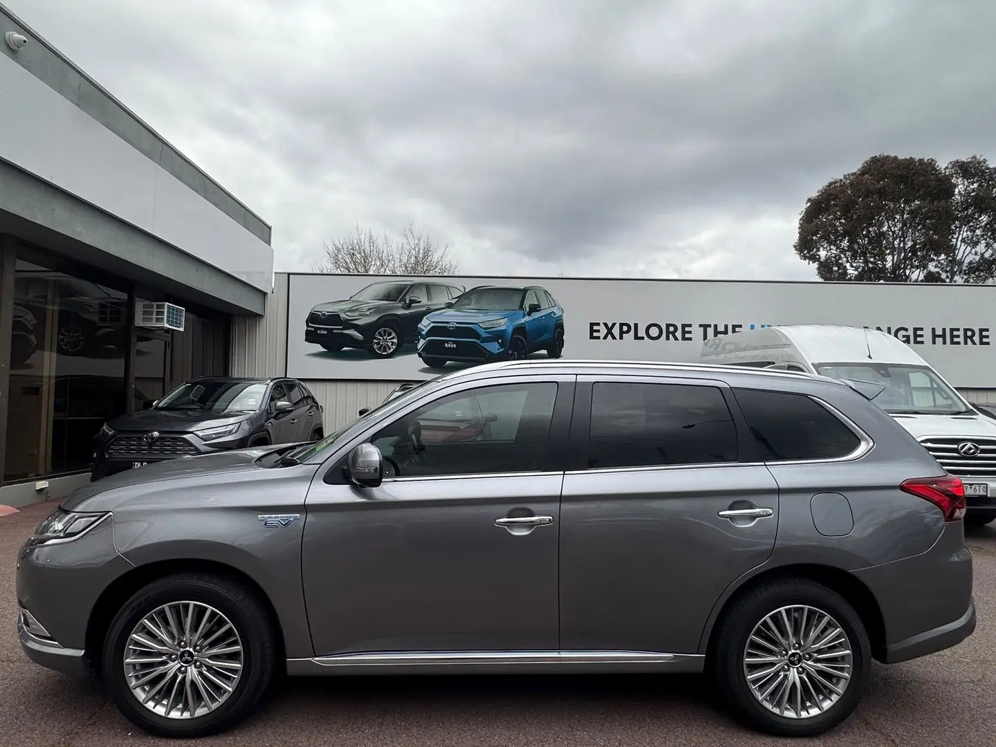 2020 Mitsubishi Outlander Gallery Image 10