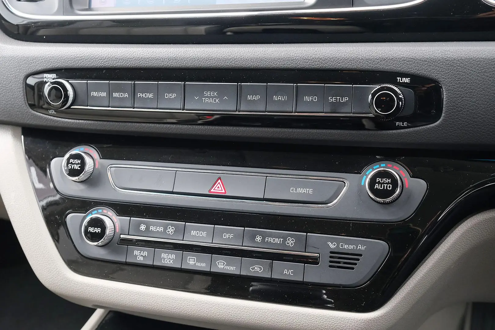 2017 Kia Carnival Gallery Image 14