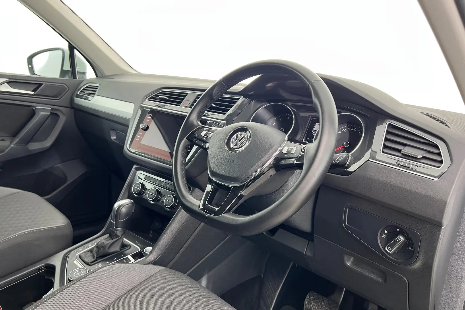 2019 Volkswagen Tiguan Gallery Image 3