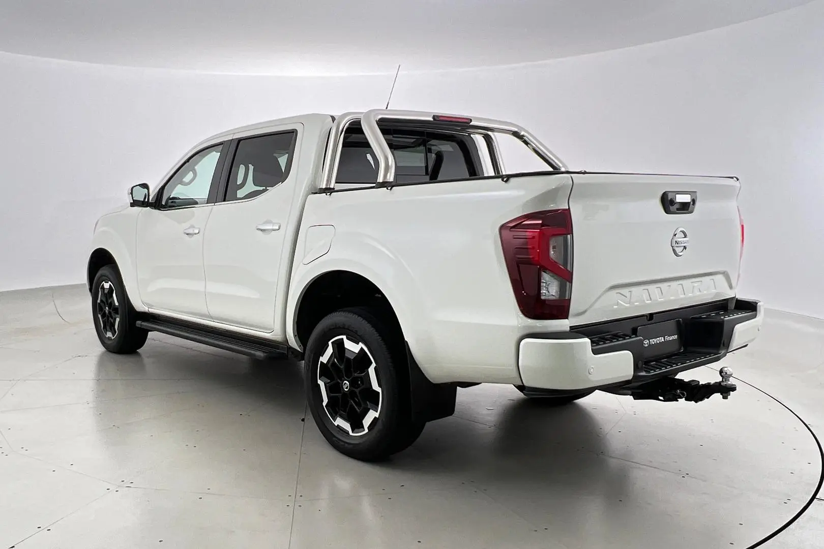 2021 Nissan Navara Gallery Image 6