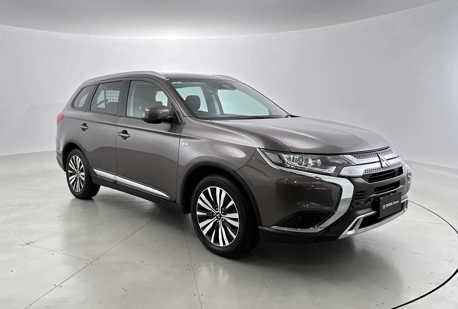 2019 Mitsubishi Outlander Image 1