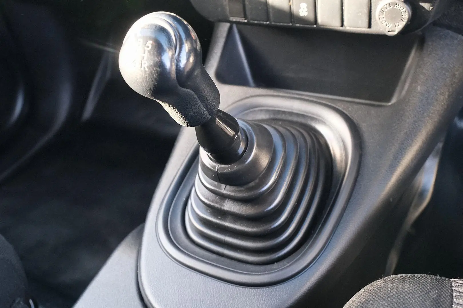 2018 Toyota Hilux Gallery Image 17