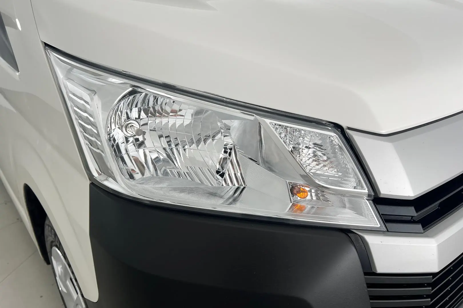 2020 Toyota Hiace Gallery Image 24