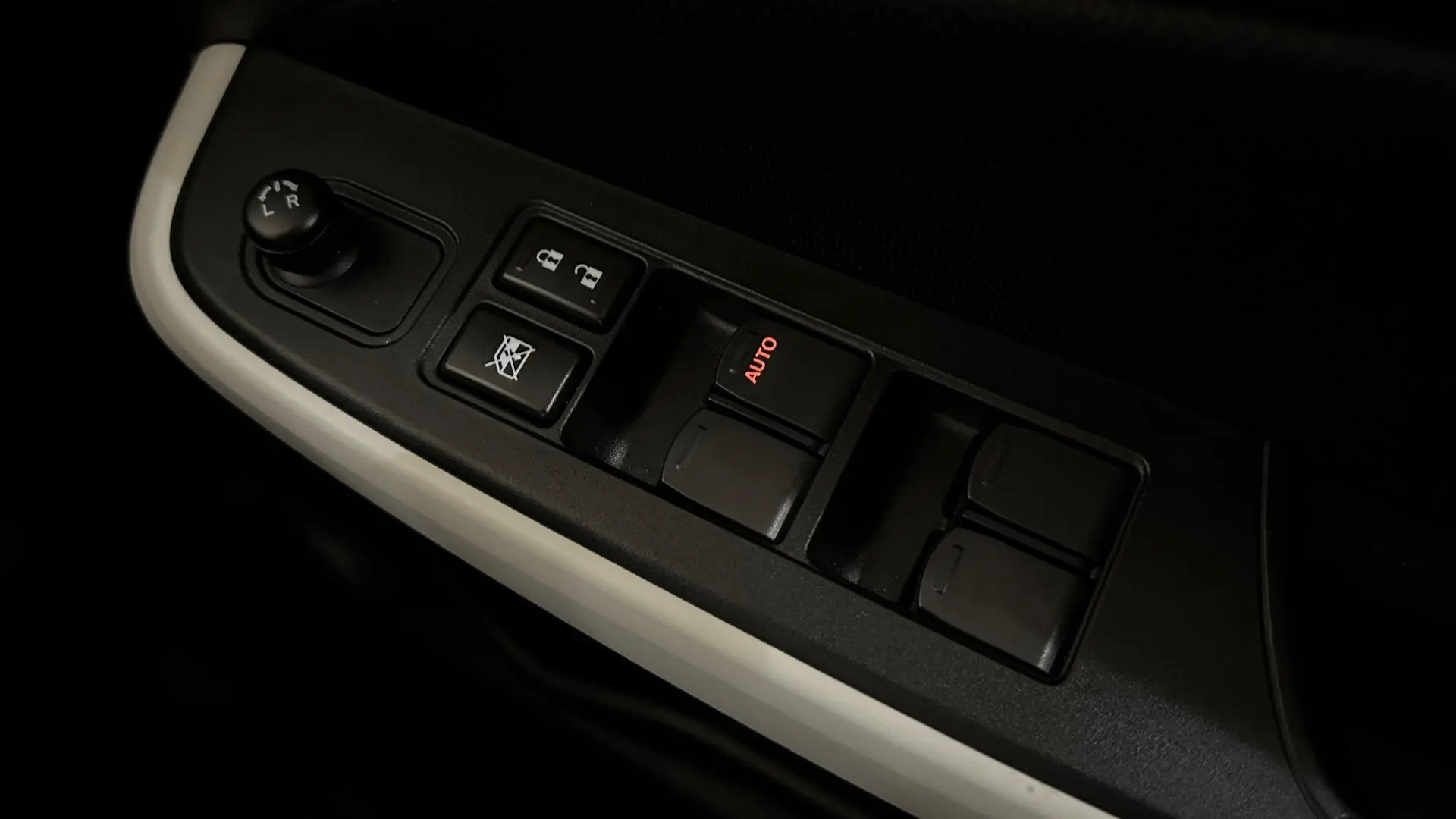 2022 Suzuki Swift Gallery Image 17