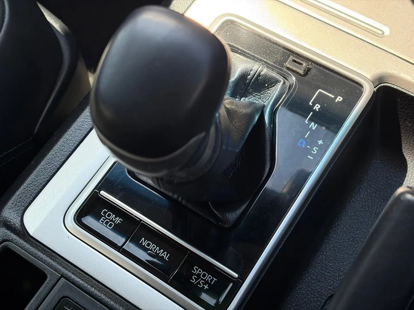 2022 Toyota Landcruiser Prado Gallery Image 16