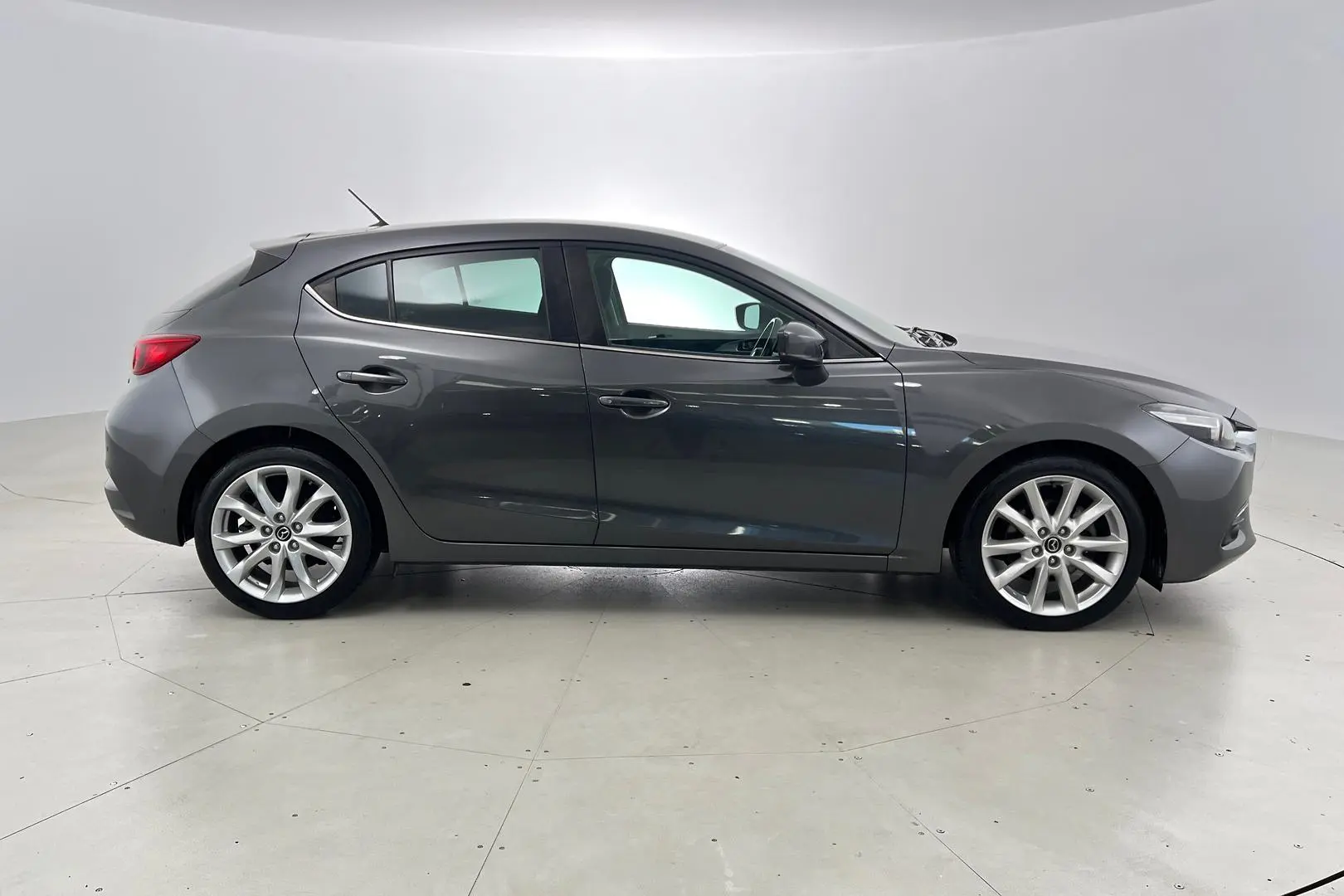 2017 Mazda 3 Gallery Image 4