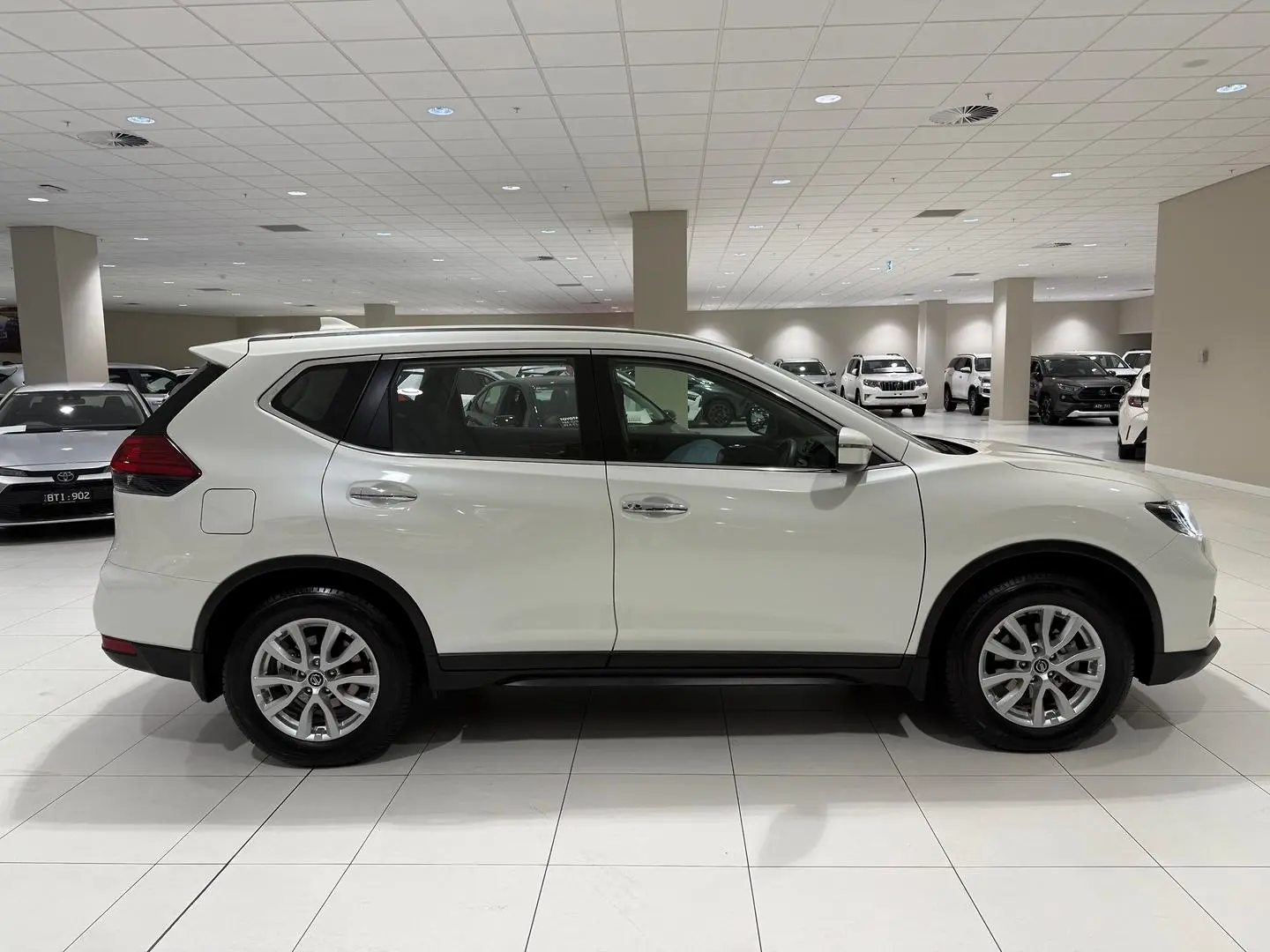 2020 Nissan X-TRAIL Gallery Image 2