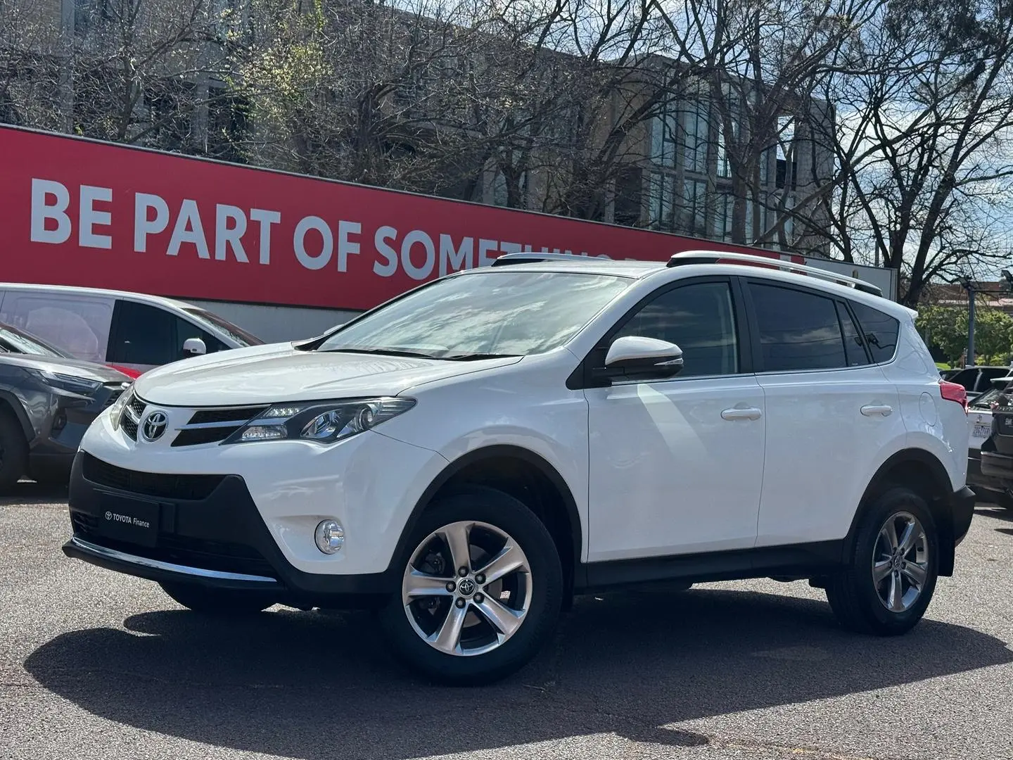 2015 Toyota RAV4 Gallery Image 10