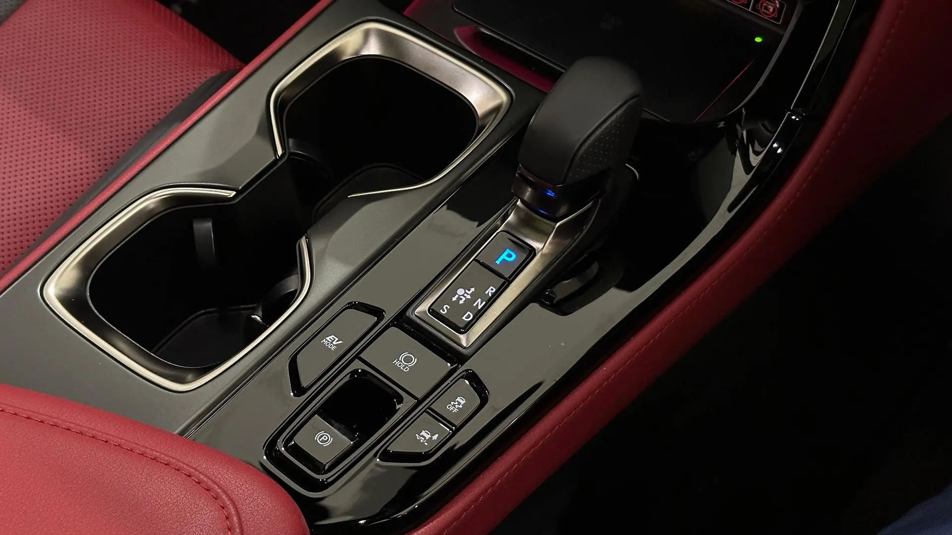 2024 Lexus NX Gallery Image 17