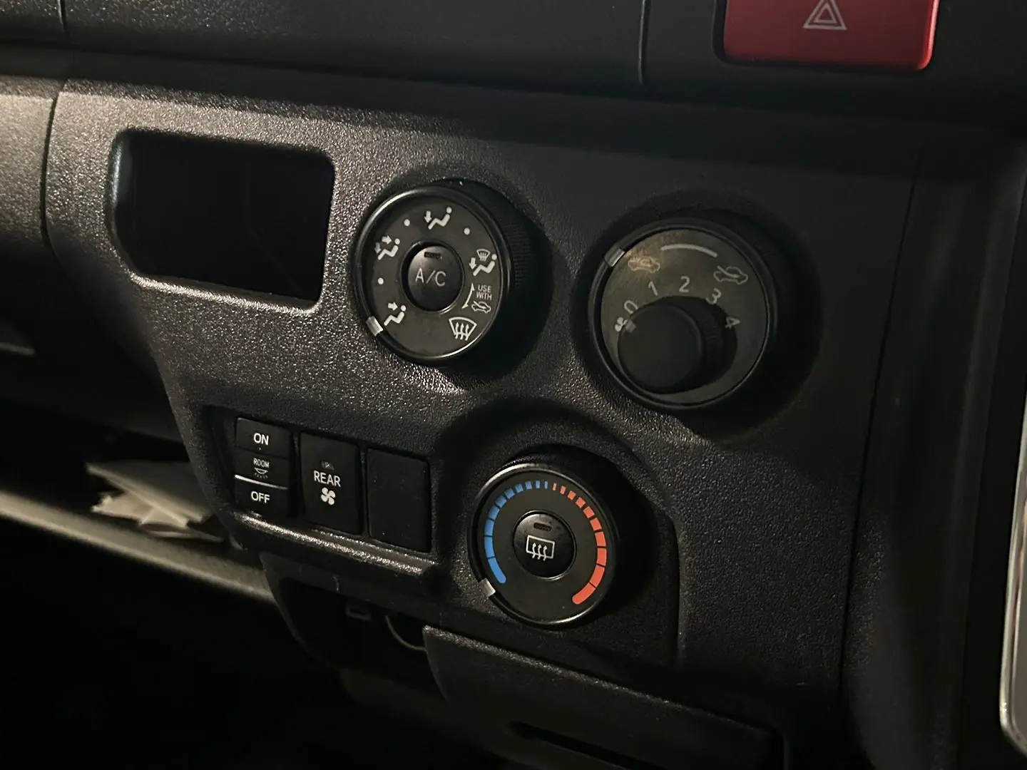 2018 Toyota Hiace Gallery Image 17