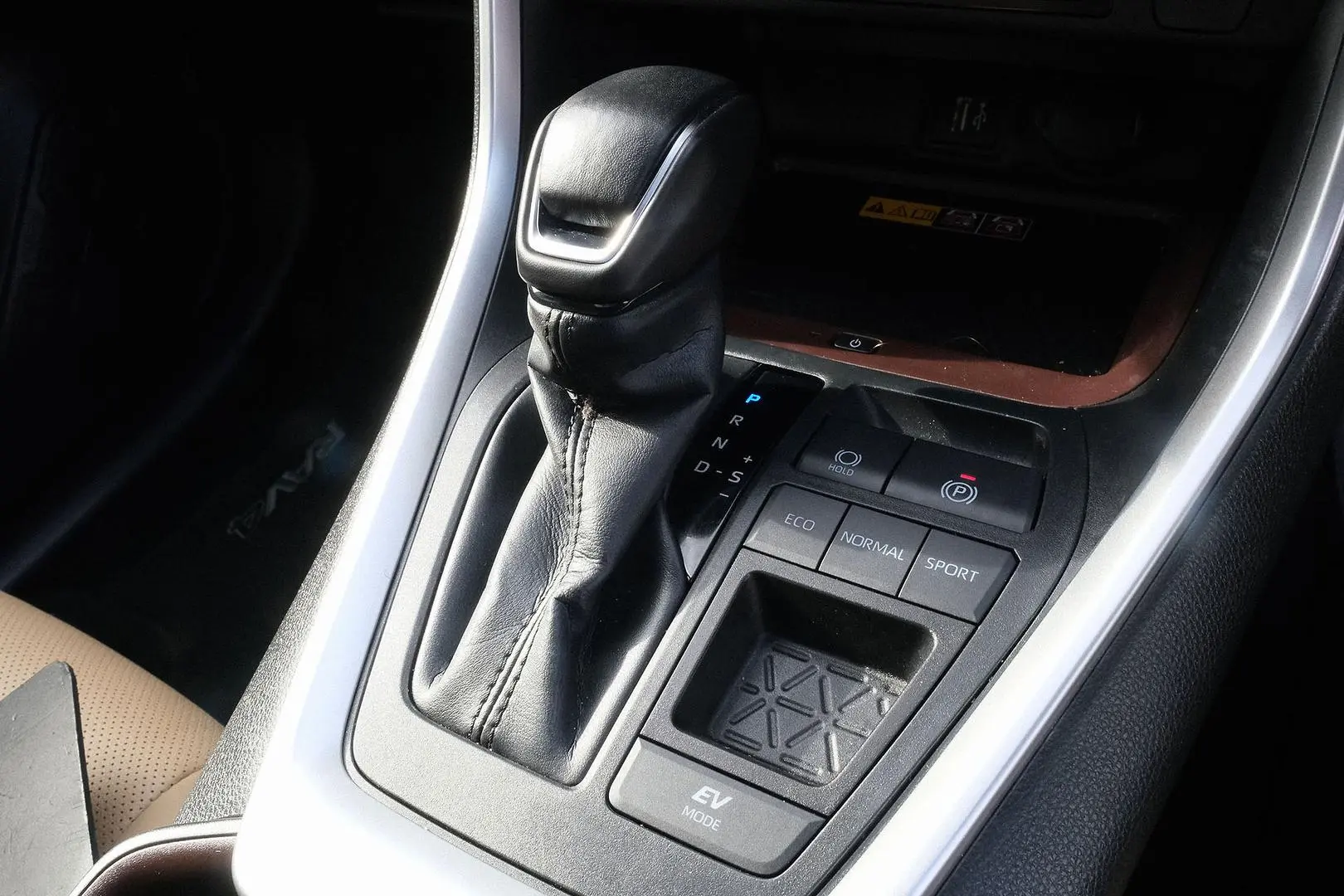 2024 Toyota RAV4 Gallery Image 17
