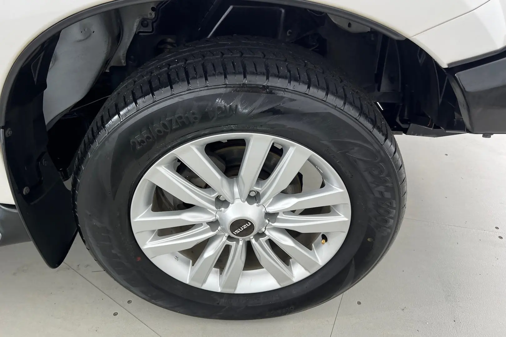 2018 Isuzu MU-X Gallery Image 23