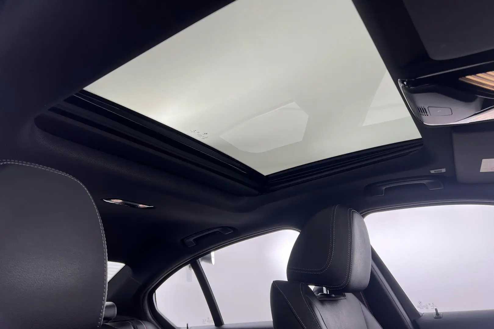 2019 BMW 3 Series Gallery Image 15