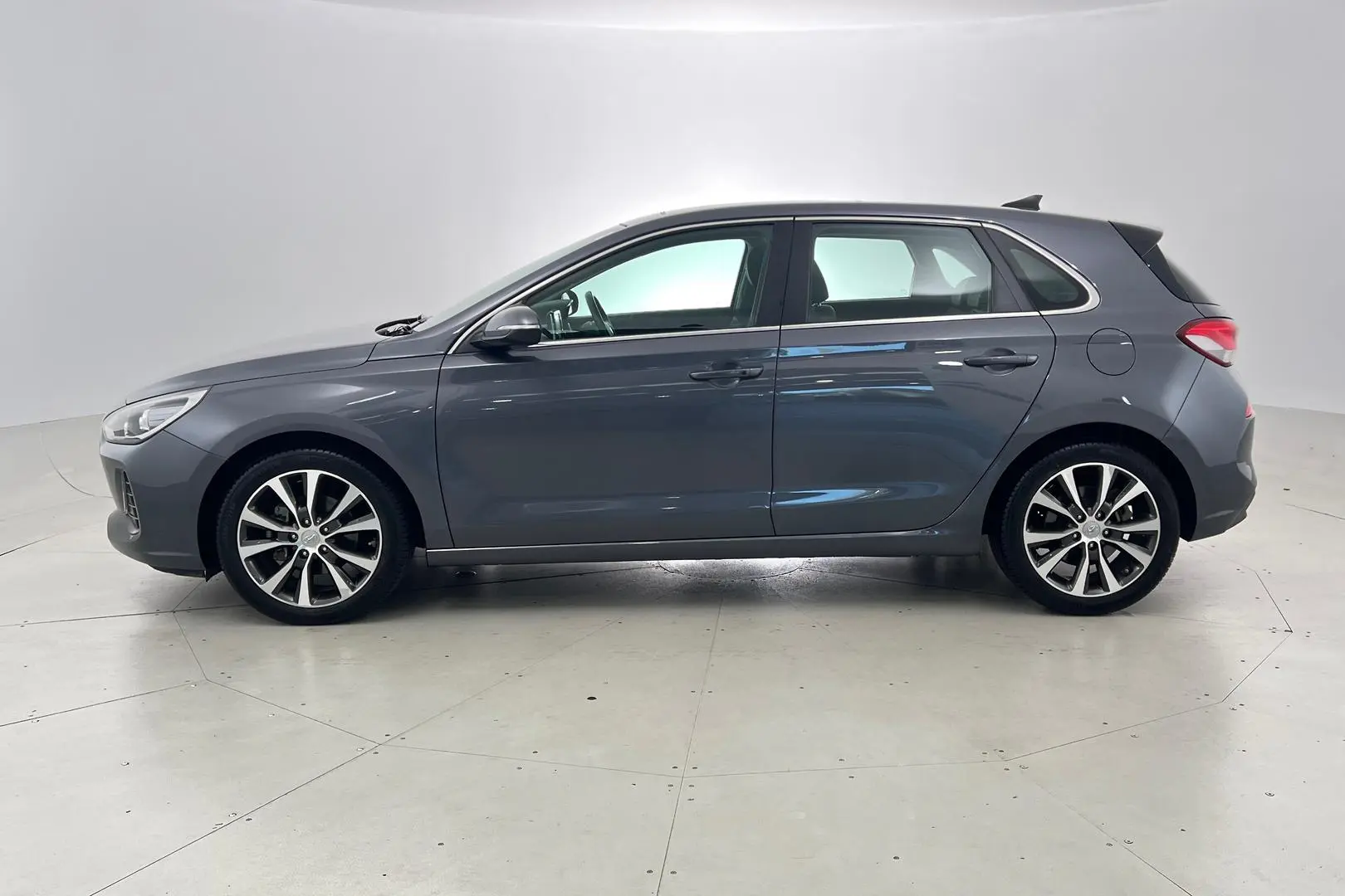 2018 Hyundai i30 Gallery Image 7