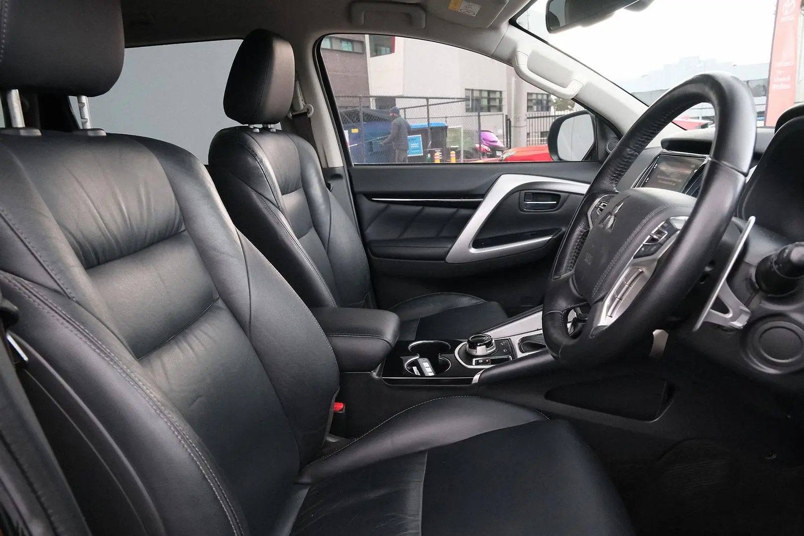2018 Mitsubishi Pajero Sport Gallery Image 13