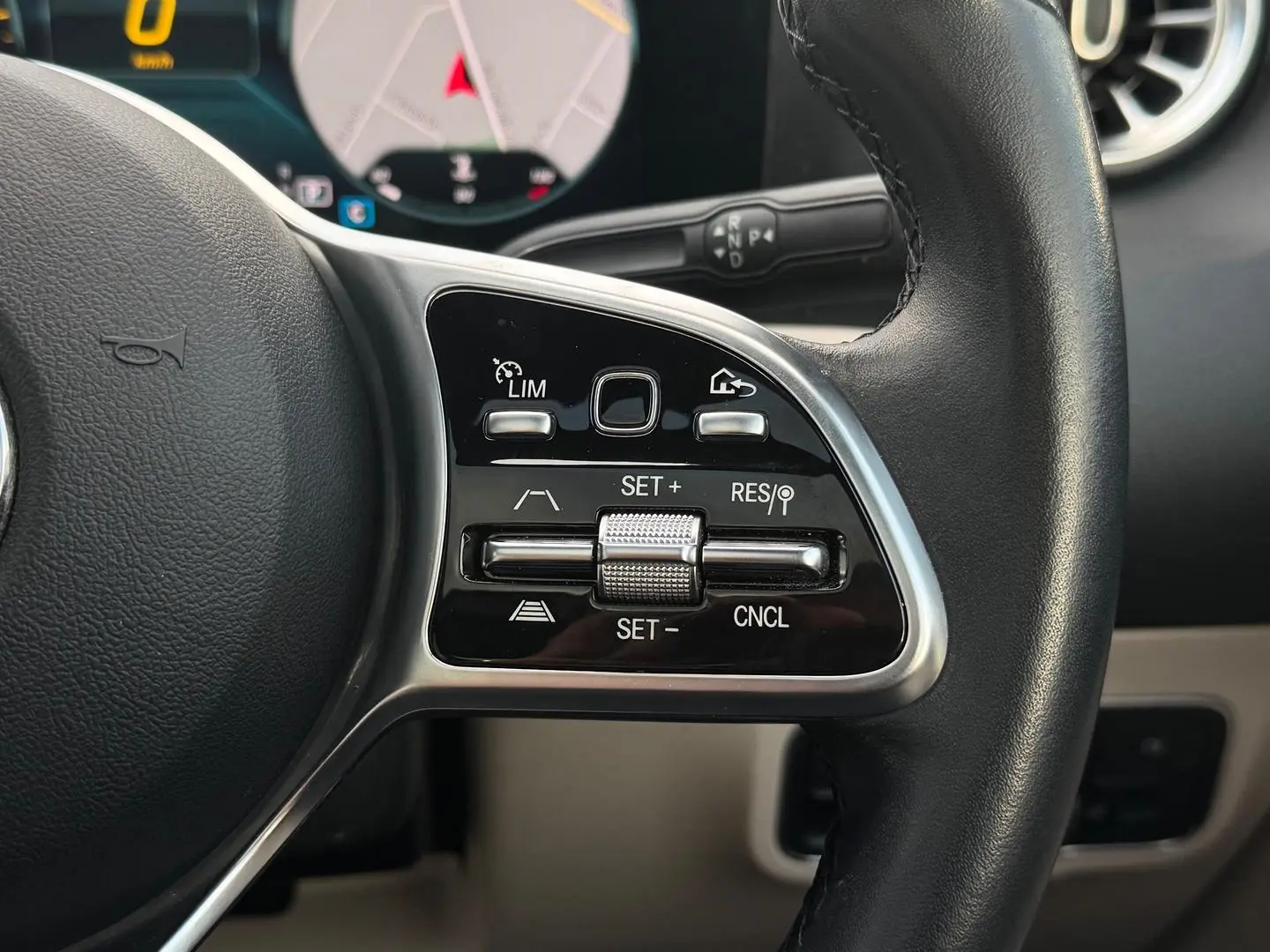 2021 Mercedes-Benz GLA-Class Gallery Image 24