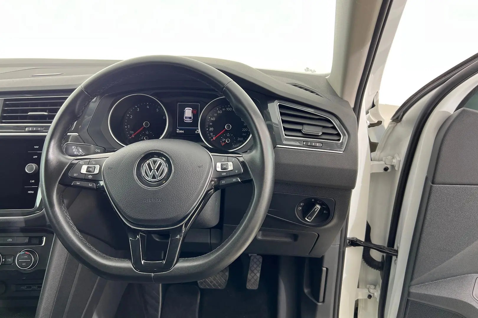 2019 Volkswagen Tiguan Gallery Image 16