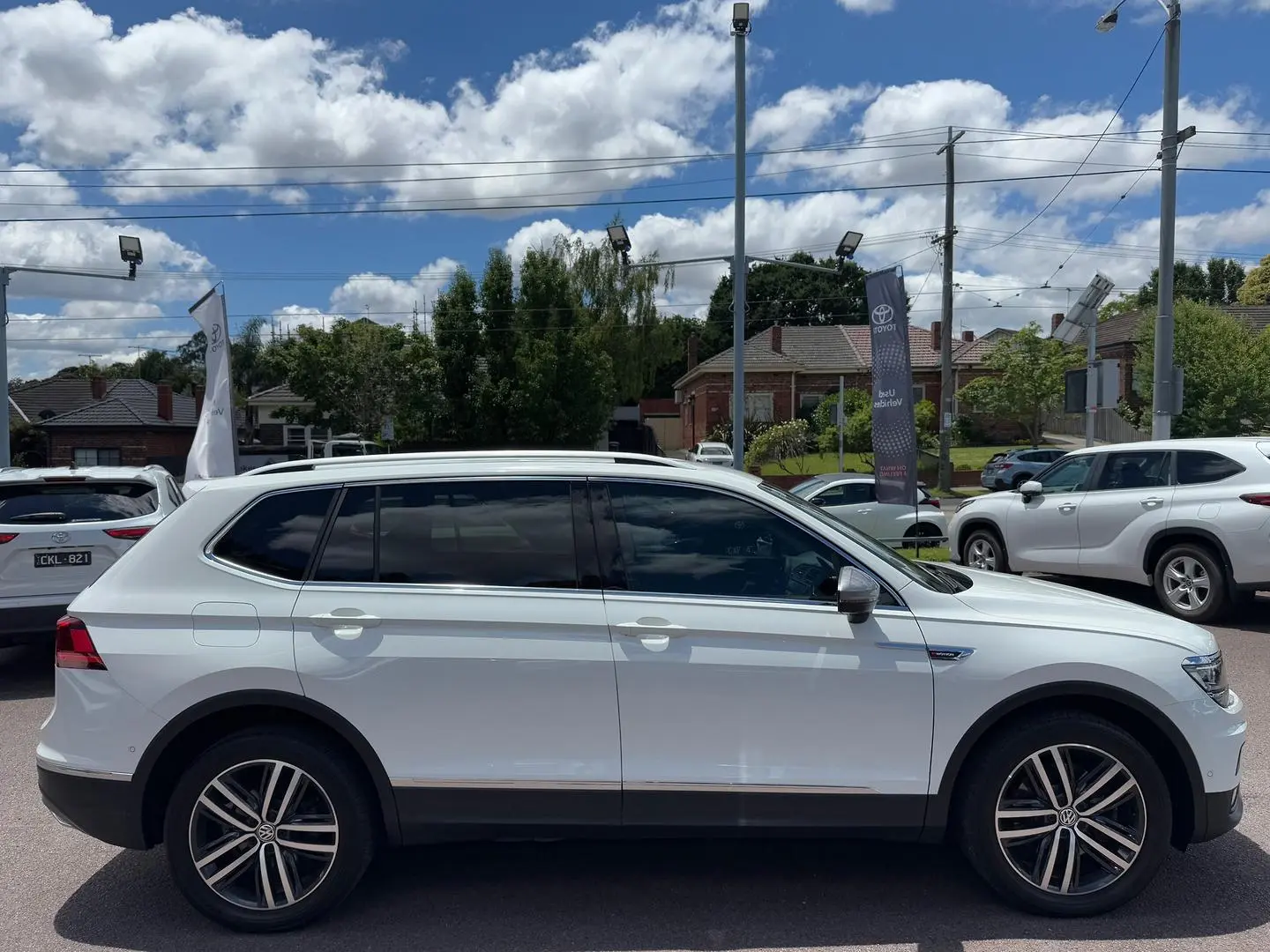 2018 Volkswagen Tiguan Gallery Image 3