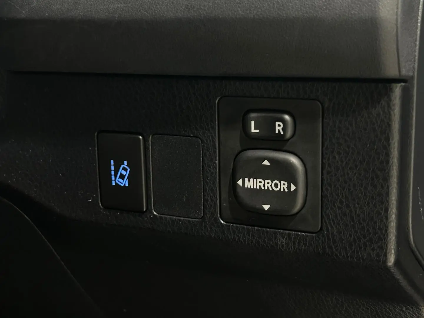 2017 Toyota RAV4 Gallery Image 23