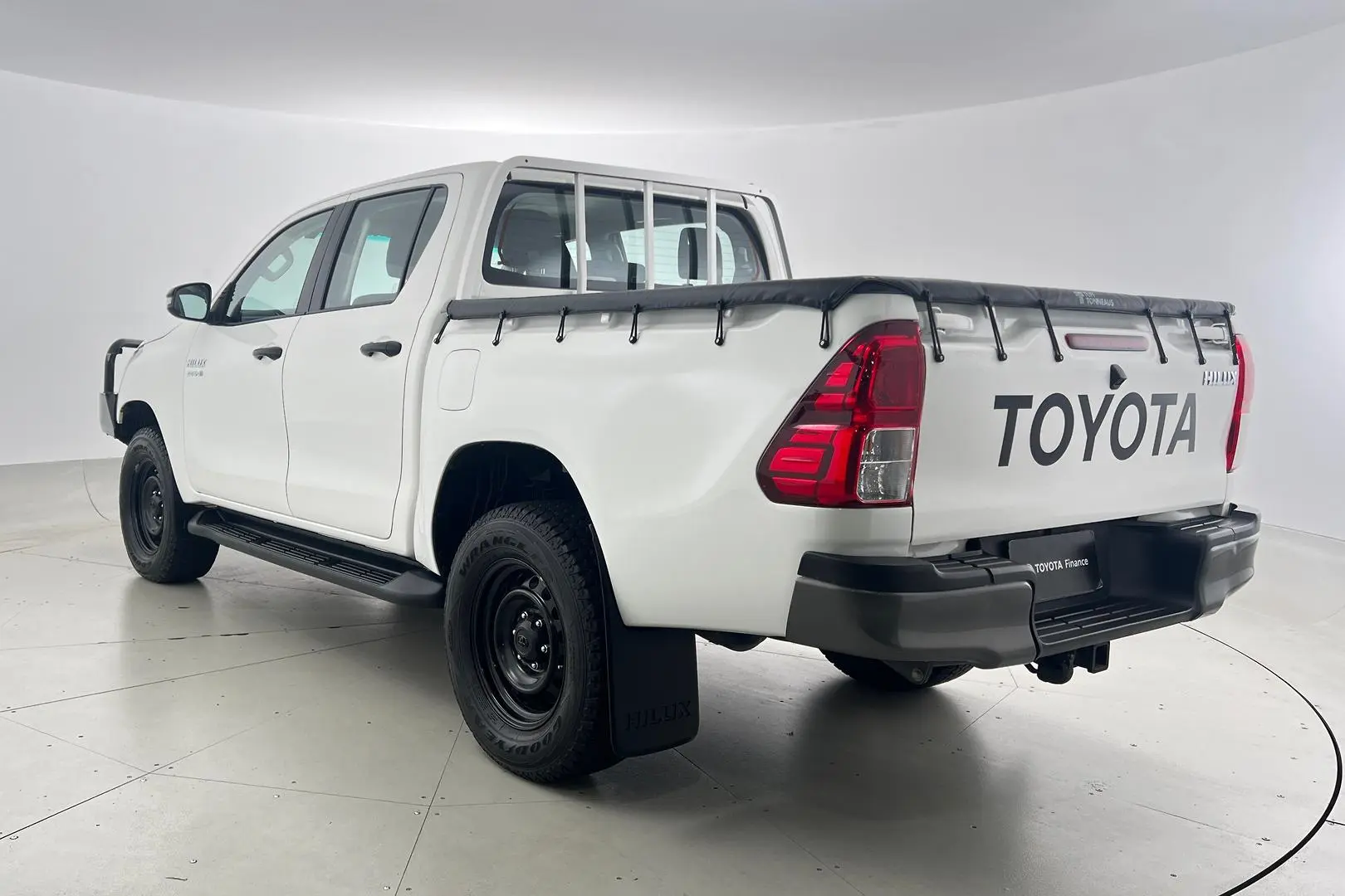2017 Toyota Hilux Gallery Image 10