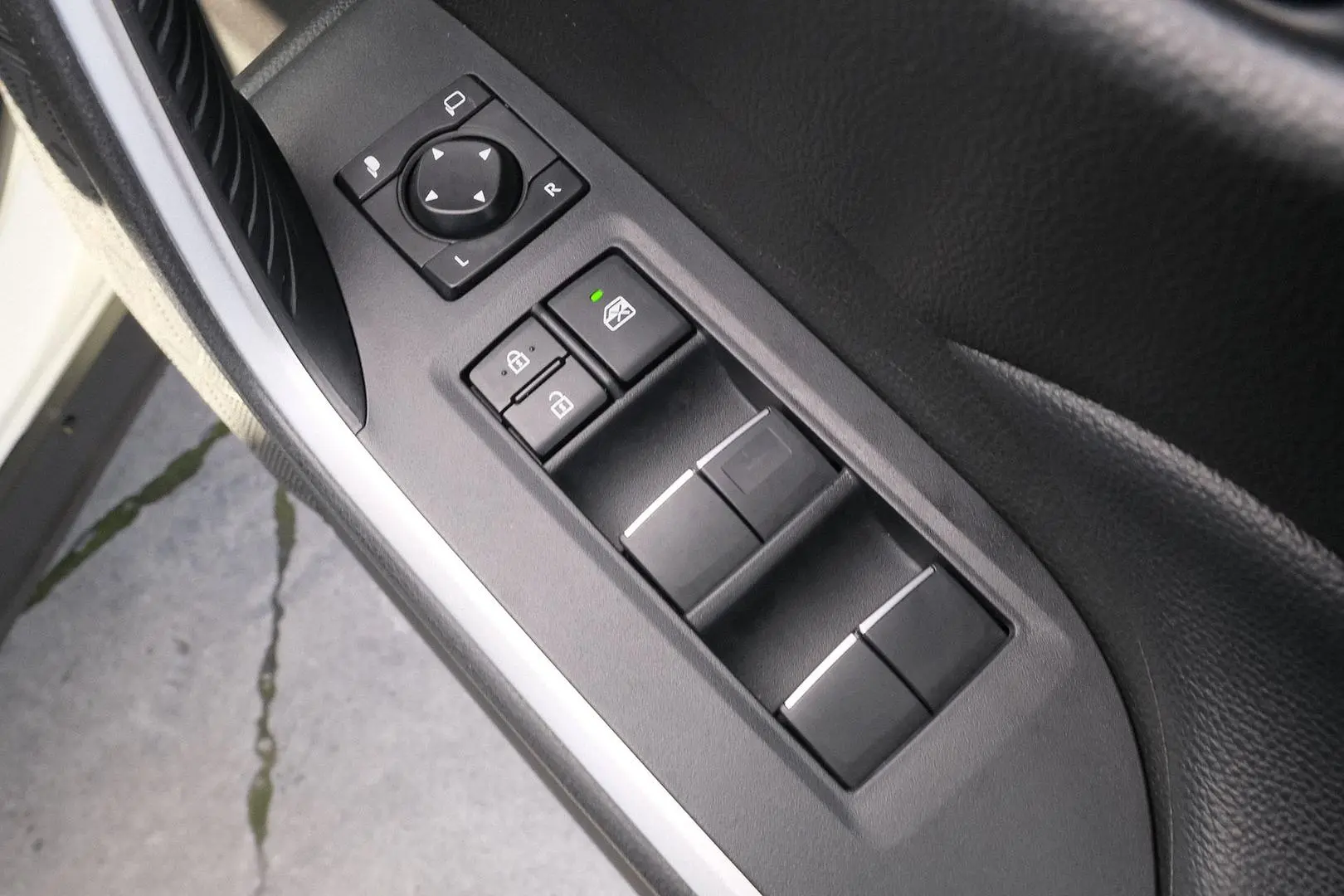 2020 Toyota RAV4 Gallery Image 13
