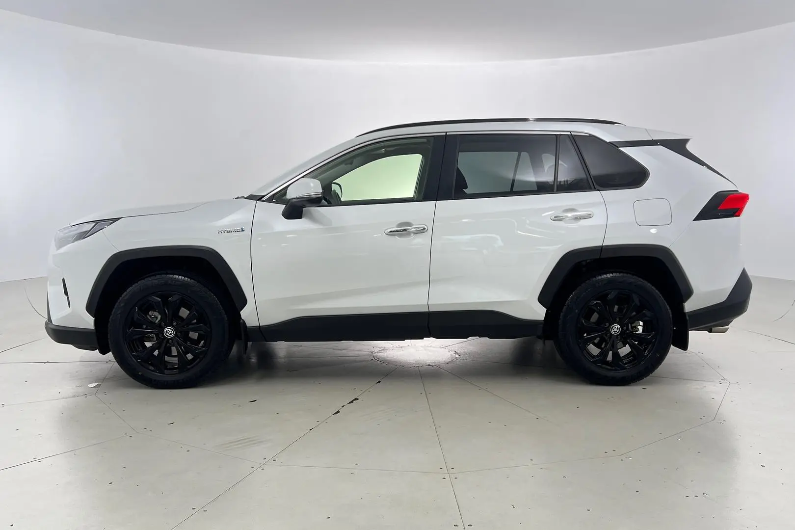 2024 Toyota RAV4 Gallery Image 8