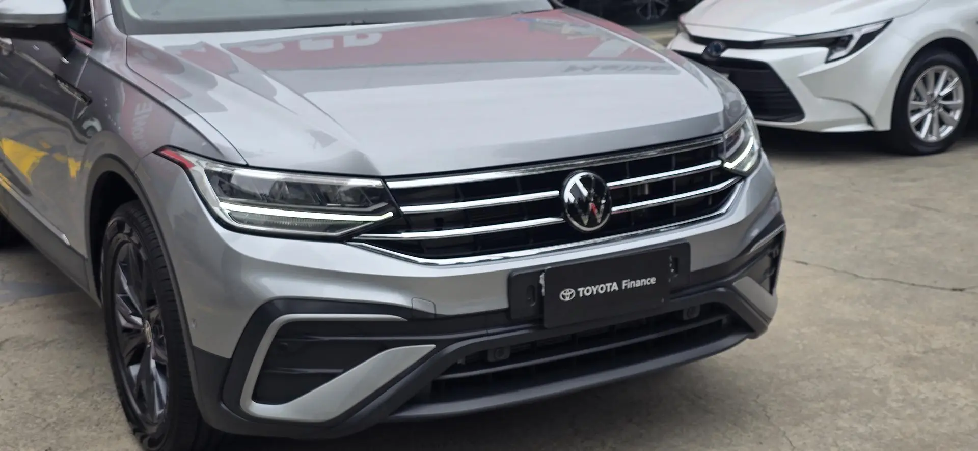 2023 Volkswagen Tiguan Gallery Image 8