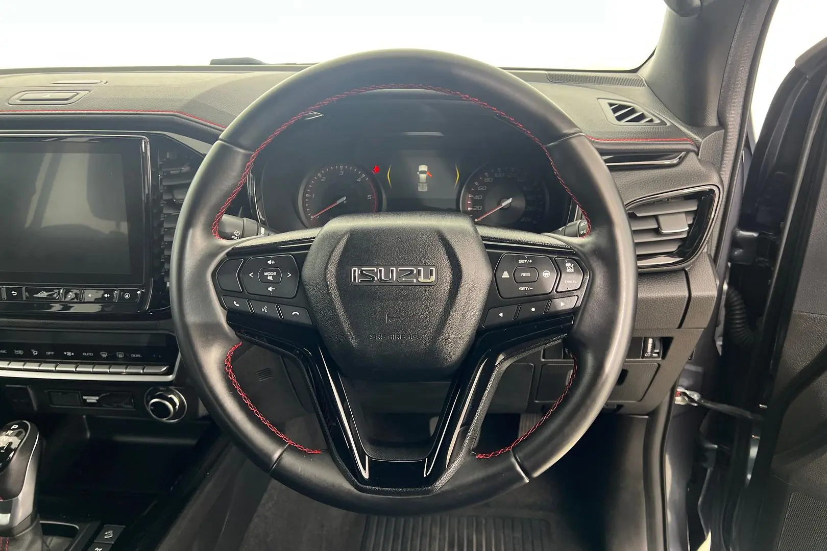 2022 Isuzu D-MAX Gallery Image 14