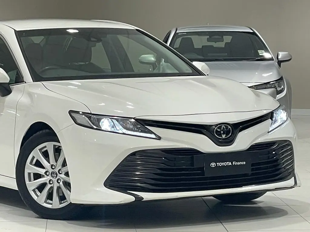 2018 Toyota Camry Gallery Image 3