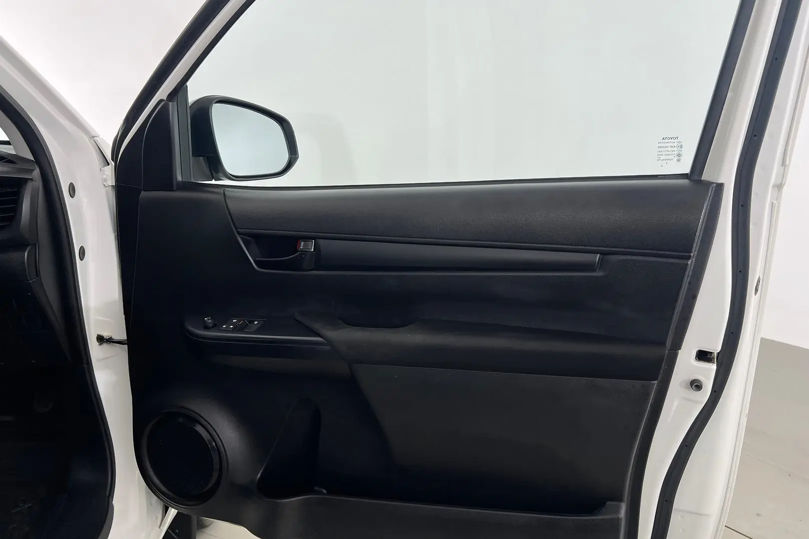 2022 Toyota Hilux Gallery Image 11