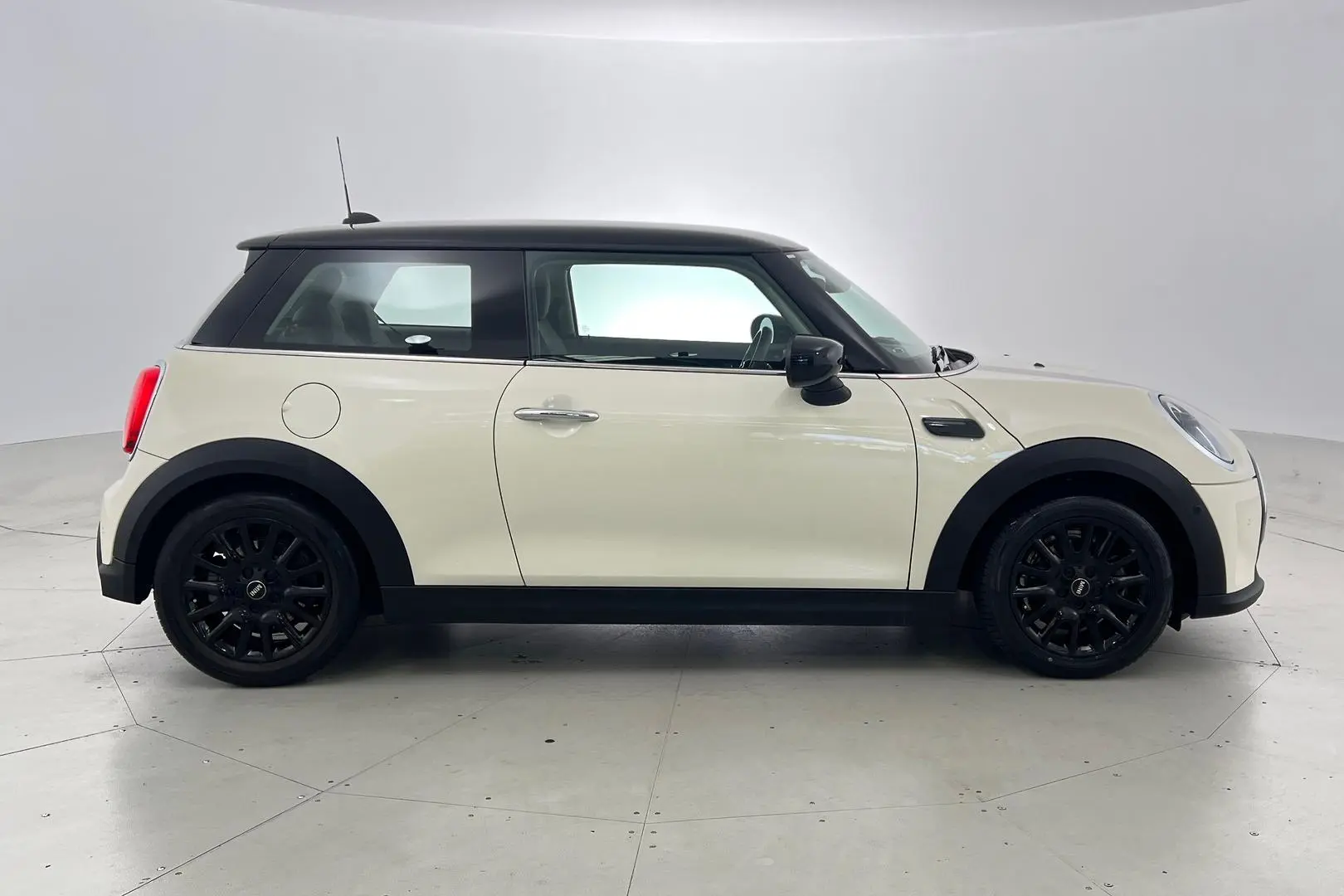 2021 MINI Hatch Gallery Image 5