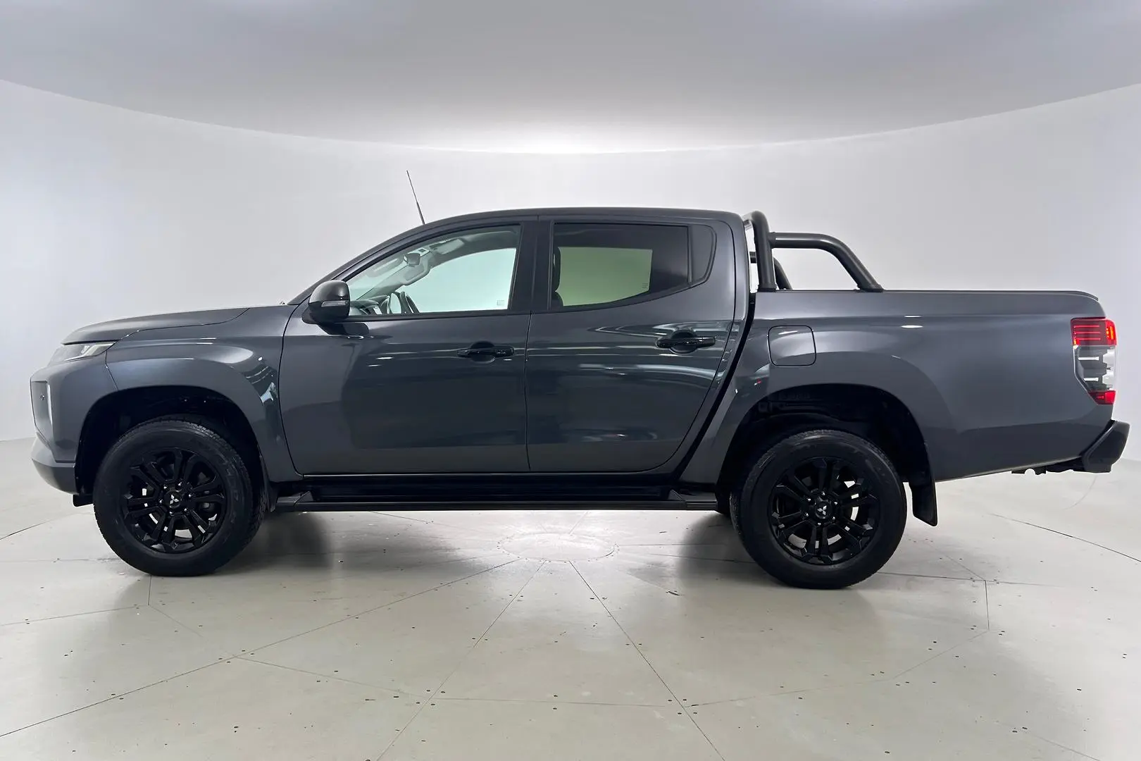 2022 Mitsubishi Triton Gallery Image 7
